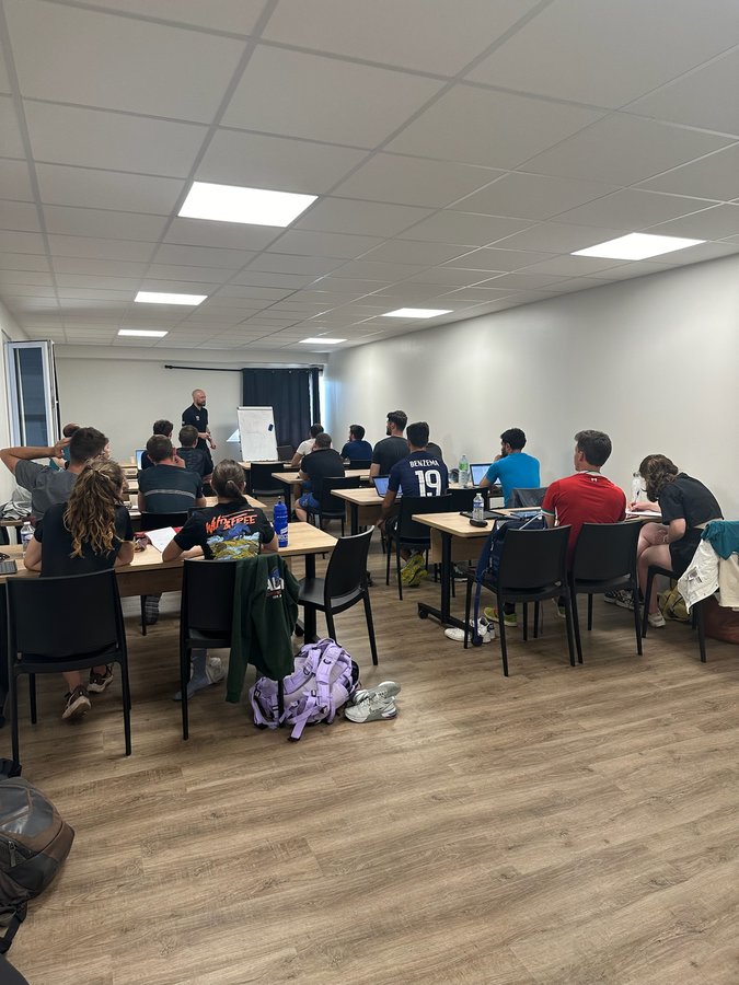 Session de formation active vue depuis le fond