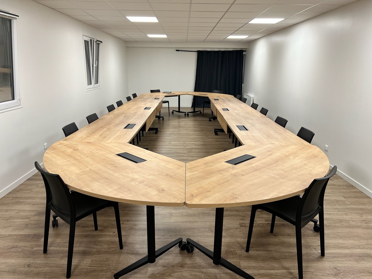 Salle en U - vue en diagonale montrant toute la profondeur